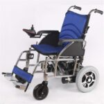 كرسى متحرك الومنيوم خفيف قابل للطى ومناسب للسفر والاستخدام اليومى - Lightweight aluminum wheelchair, foldable, suitable for travel and daily use - Image 3
