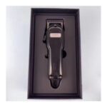 ⁦ماكينة حلاقة VGR V-251 الاحترافية: شفرات سيراميك وكربون، بطارية ليثيوم 2000mAh، وتصميم أنيق بشاشة LED | VGR V-251 Professional Hair Clipper with Ceramic & Carbon Blades⁩ - الصورة ⁦3⁩