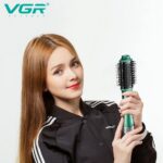 ⁦مصفف ومجفف شعر VGR V-493 الاحترافي 4 في 1 بقوة 1000 واط | VGR V-493 Professional 4-in-1 Hot Air Styler & Hair Dryer (1000W)⁩ - الصورة ⁦4⁩