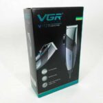 ​ماكينة حلاقة VGR V-121 الاحترافية: دقة صالونات الحلاقة في منزلك مع شفرات سيراميك متطورة.