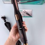 مكواة فرد الشعر VGR V-523 الاحترافية: بصفائح نحيفة 9 ملم، شاشة LED رقمية، وحرارة تصل إلى 230°C لتصفيف دقيق وناعم | VGR V-523 Professional Hair Straightener with 9mm Wide Plate - Image 3
