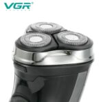 ⁦ماكينة حلاقة الرجال VGR V-318 الاحترافية المقاومة للماء (IPX6) مع شاشة LED ذكية | VGR V-318 Professional Men's Shaver - IPX6 Waterproof with Intelligent LED Display⁩ - الصورة ⁦2⁩