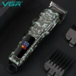 ⁦ماكينة VGR V-665 الاحترافية بتصميم مموه وشاشة رقمية | VGR V-665 Camouflage Professional Clipper⁩ - الصورة ⁦4⁩